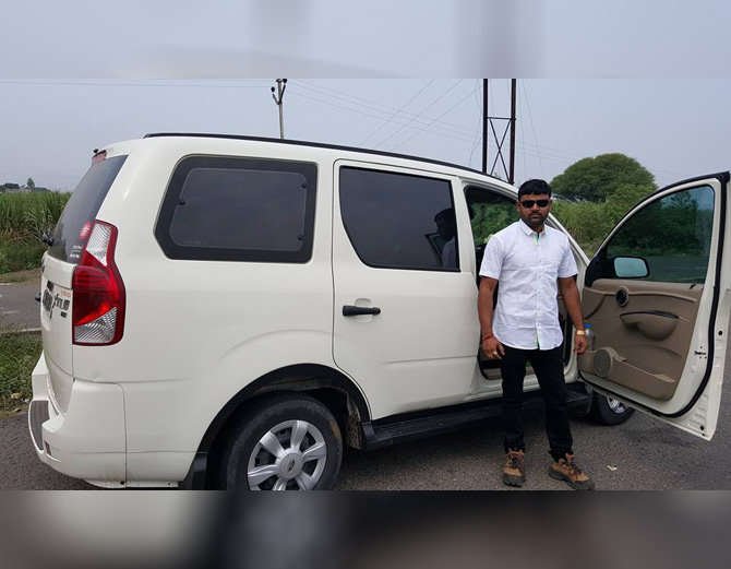 One Goat Is Sold For One Lakh This 10th Pass Guy Earns 1 Crore Per Month By Selling Goats credityatra